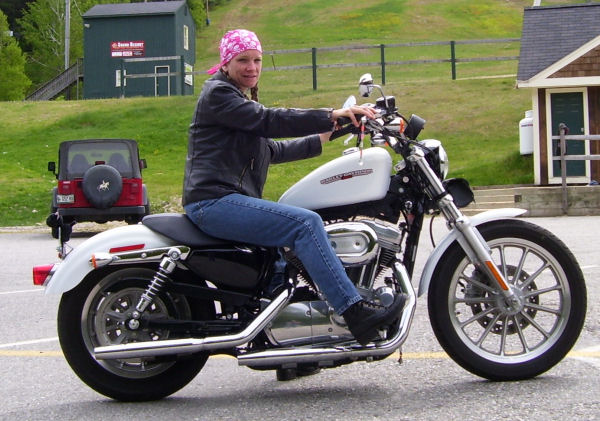 Motorcycle Picture of the Week for Women - 2007 Harley-Davidson Sportster 883XL Low
