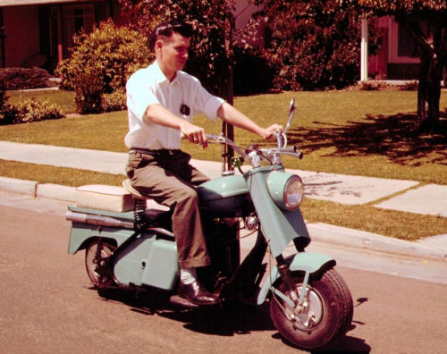 Motorcycle Picture of a 1959 Cushman Super Eagle