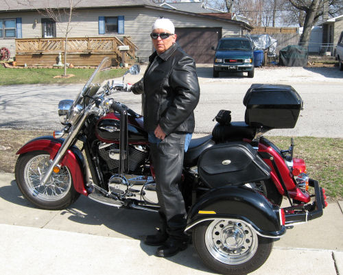 Women on Motorcycles Picture of a 2007 Suzuki Boulevard C50