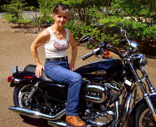 Motorcycle Picture of the Week for Women - 2009 Harley-Davidson Sportster 1200 Low