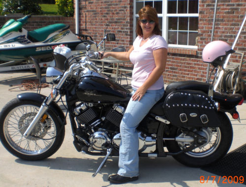 Motorcycle Picture of the Week for Women - 2002 Yamaha V Star 650 Custom