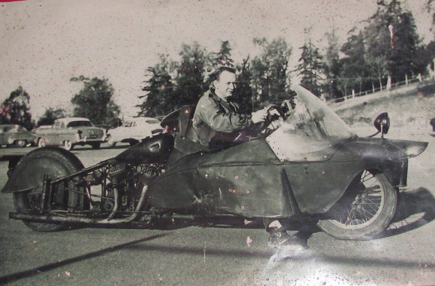 Motorcycle Picture of a 1947 Indian Chief Custom