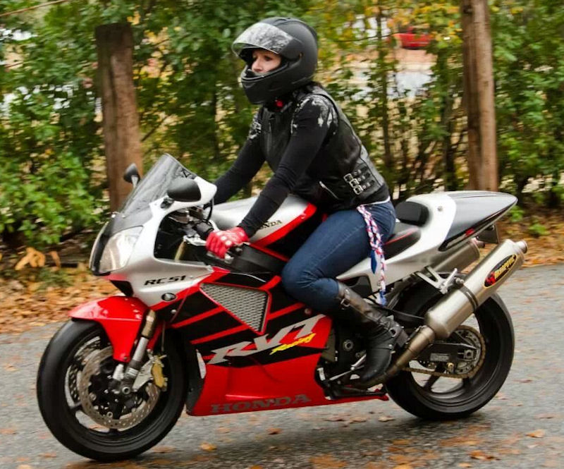 Motorcycle Picture of the Week for Women Motorcycle Riders - 2000 Honda RC51 1000