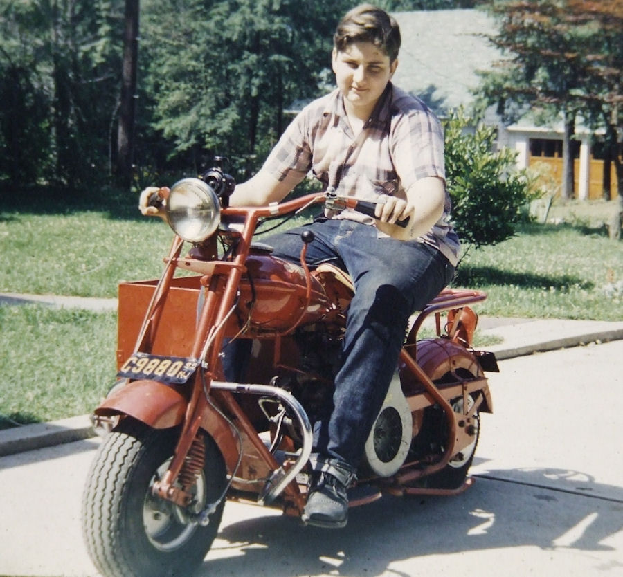 Motorcycle Picture of a Pre-1953 Cushman Motor Scooter