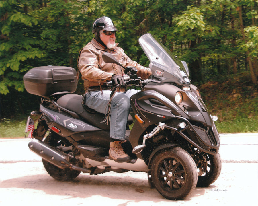 Motorcycle Picture of a 2009 Piaggio MP500 Motor Scooter